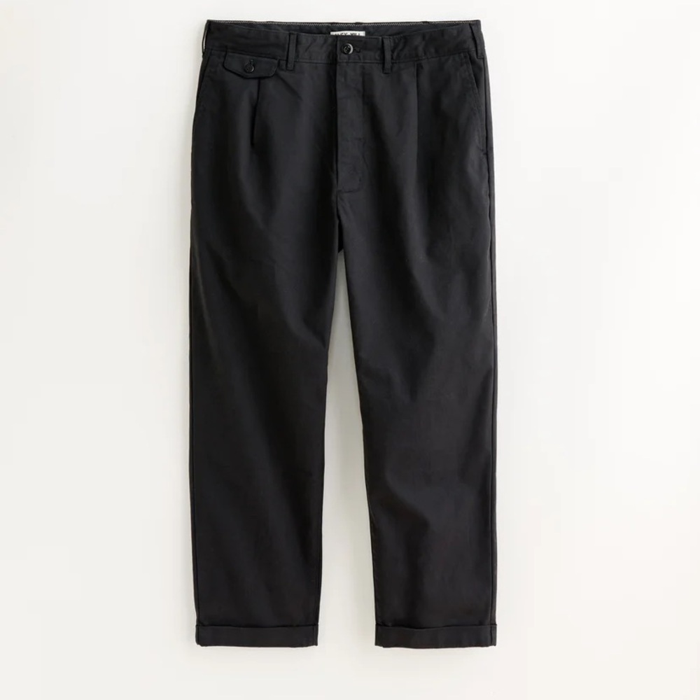 Alex Mill Standard Pleated Pant in black chino